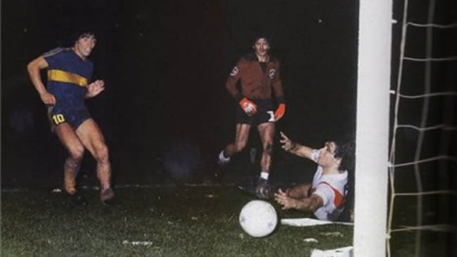 Se cumplen 40 años del memorable gol de Diego Maradona a River en la Bombonera