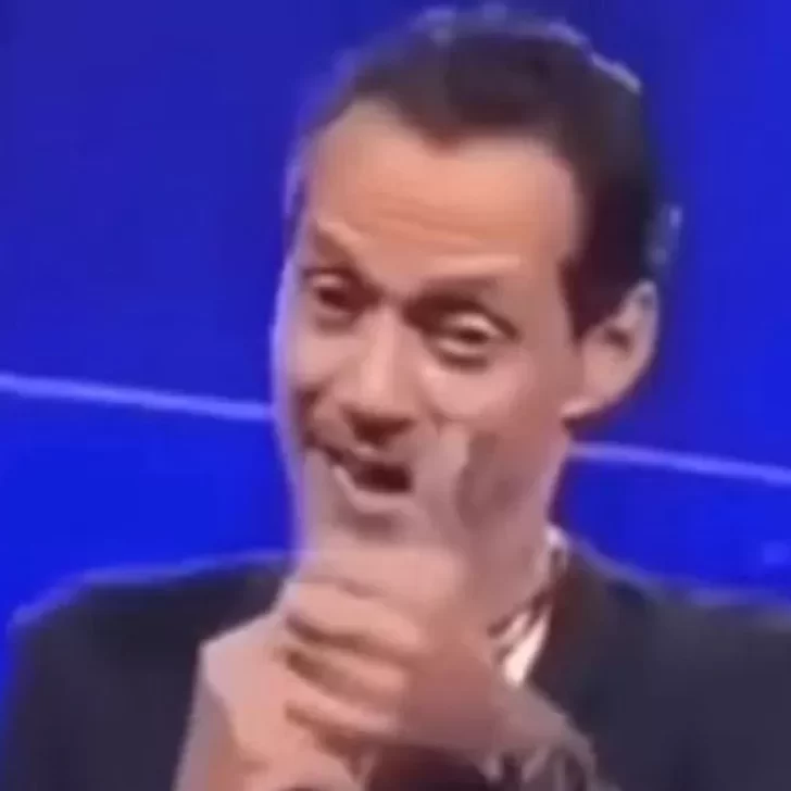 Un video muestra a Marc Anthony haciendo raros movimientos con la mandíbula y preocupó a sus fans