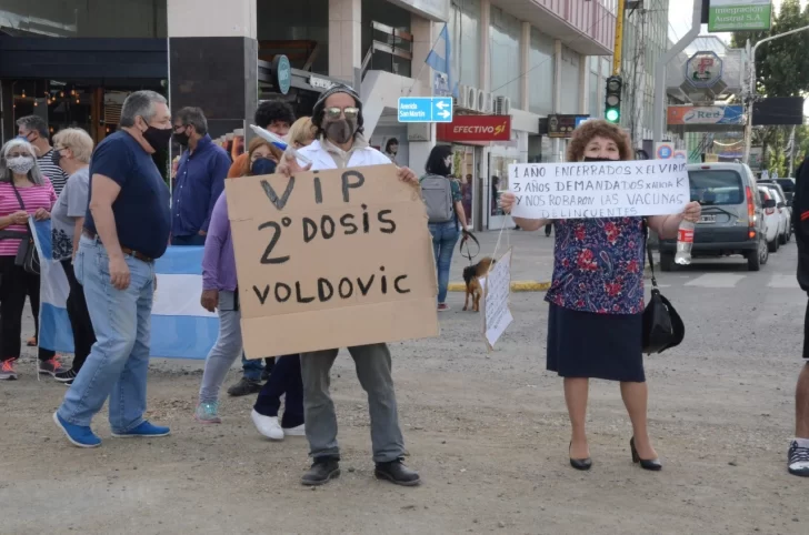 Vecinos de Río Gallegos protestaron por las Vacunas VIP