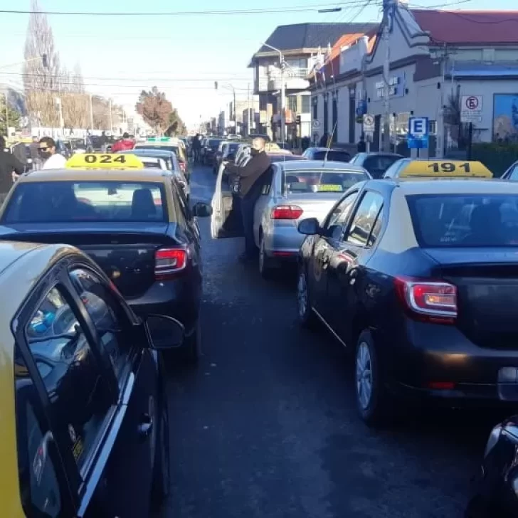Municipio de Río Gallegos y taxistas obligados a buscar una urgente salida al transporte público