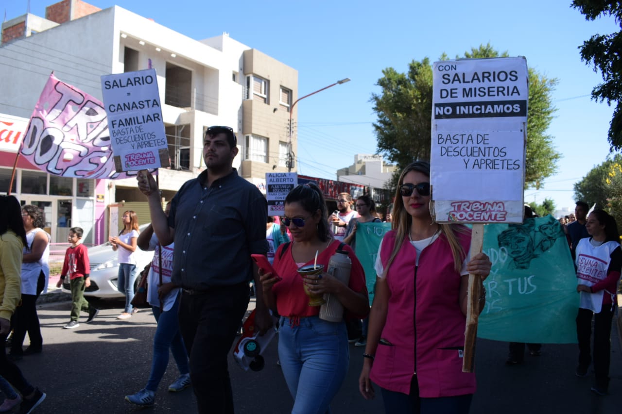 Inicio de ciclo lectivo con marcha ante el Gorosito y advertencia de más conflictos