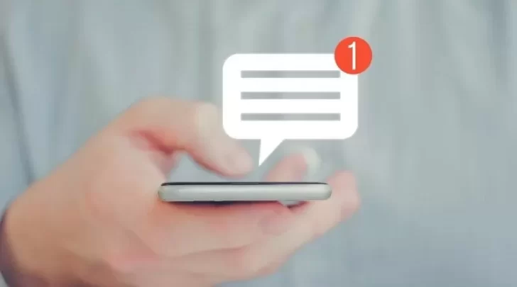 ¡Volvió el SMS!: usuarios vuelven al mensaje de texto por el apagón de WhatsApp