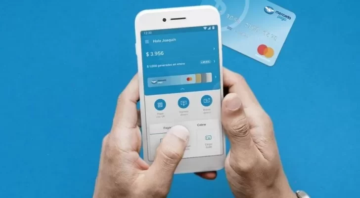 Mercado Pago cobrará por ingresar dinero con tarjeta de débito: ¿Qué alternativa hay?