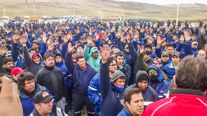 YCRT: reducirán salarios a la mitad y aumentarán $ 1500 a algunos mineros
