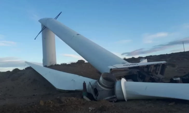 El fuerte viento dobló un molino eólico en Comodoro Rivadavia