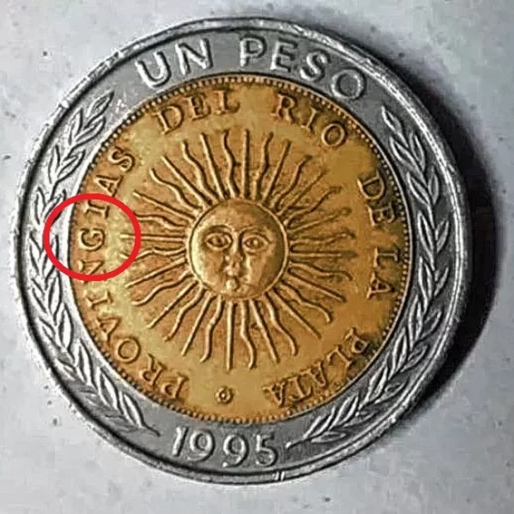 Furor por las monedas de 1 peso que vienen con un error: ¿Cuánto valen realmente?