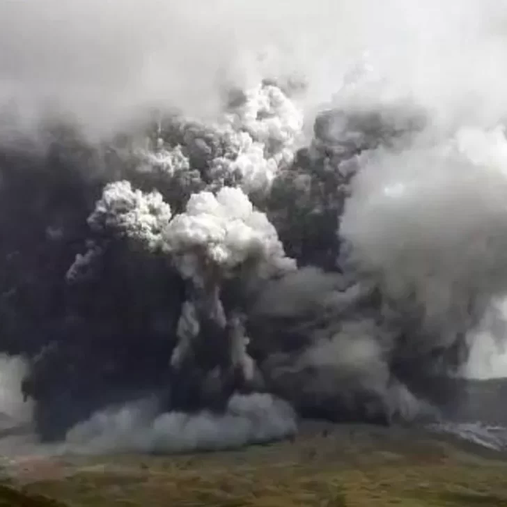 Video. El momento exacto en el que entra en erupción el volcán Monte Aso, en Japón