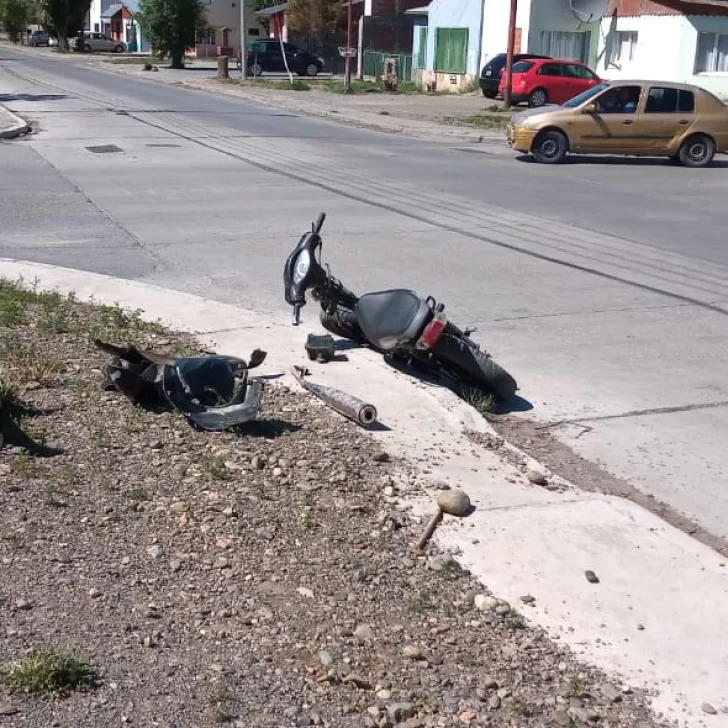 Dos menores de edad robaron y desmantelaron la moto de una joven y la Policía los atrapó