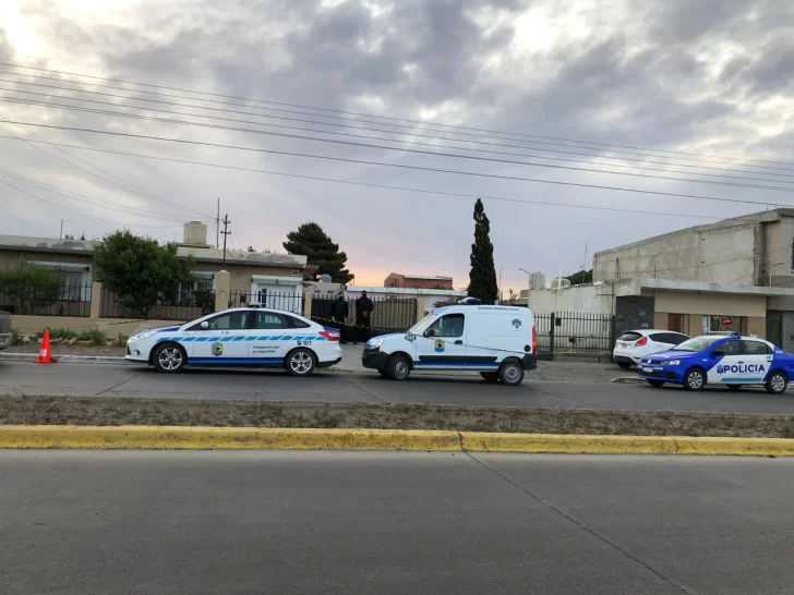 La policía asistió a un hombre en estado de crisis en el acceso norte de Caleta Olivia