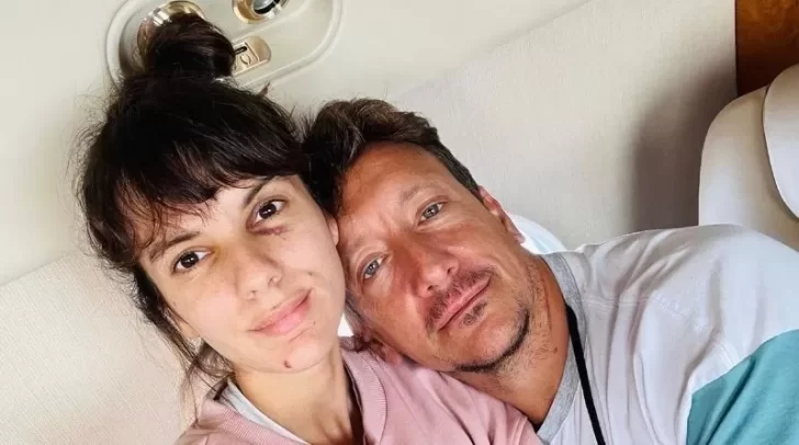 Nico Vázquez y Gime Accardi volvieron al país en un jet privado