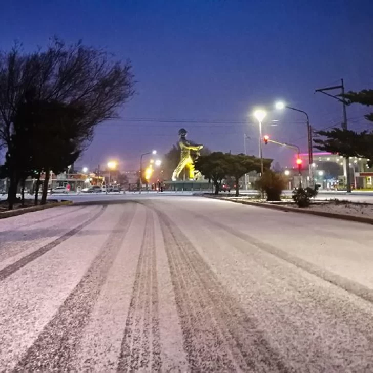 El show de la nieve: ahora le tocó a Caleta Olivia