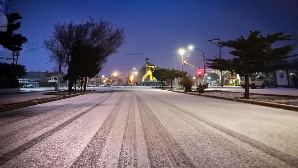 El show de la nieve: ahora le tocó a Caleta Olivia