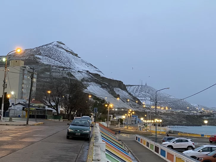 Comodoro Rivadavia recibió la primera nevada del año: las postales de los vecinos