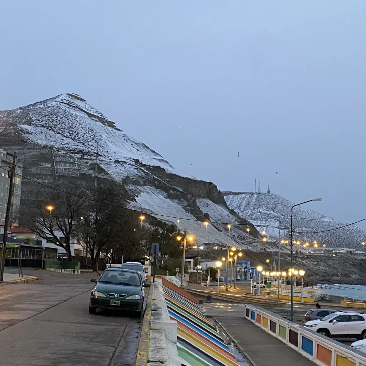 Comodoro Rivadavia recibió la primera nevada del año: las postales de los vecinos Comodoro Rivadavia recibió la primera nevada del año: las postales de los vecinos