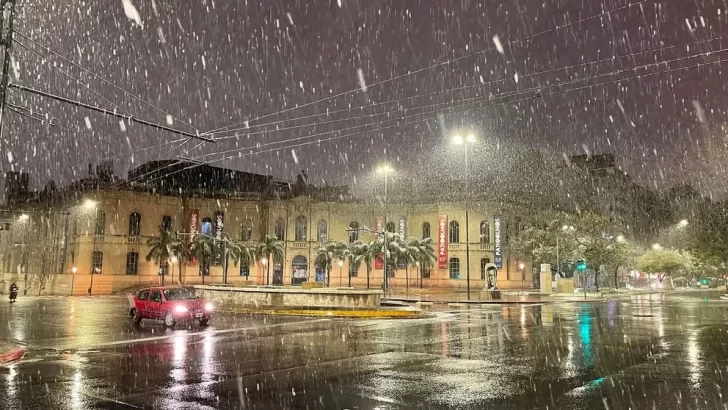 Nevó en Córdoba capital después de 14 años: las mejores imágenes y videos