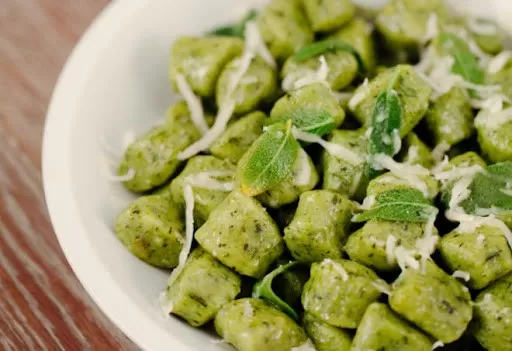La receta para hacer unos originales ñoquis verdes de espinaca para este 29