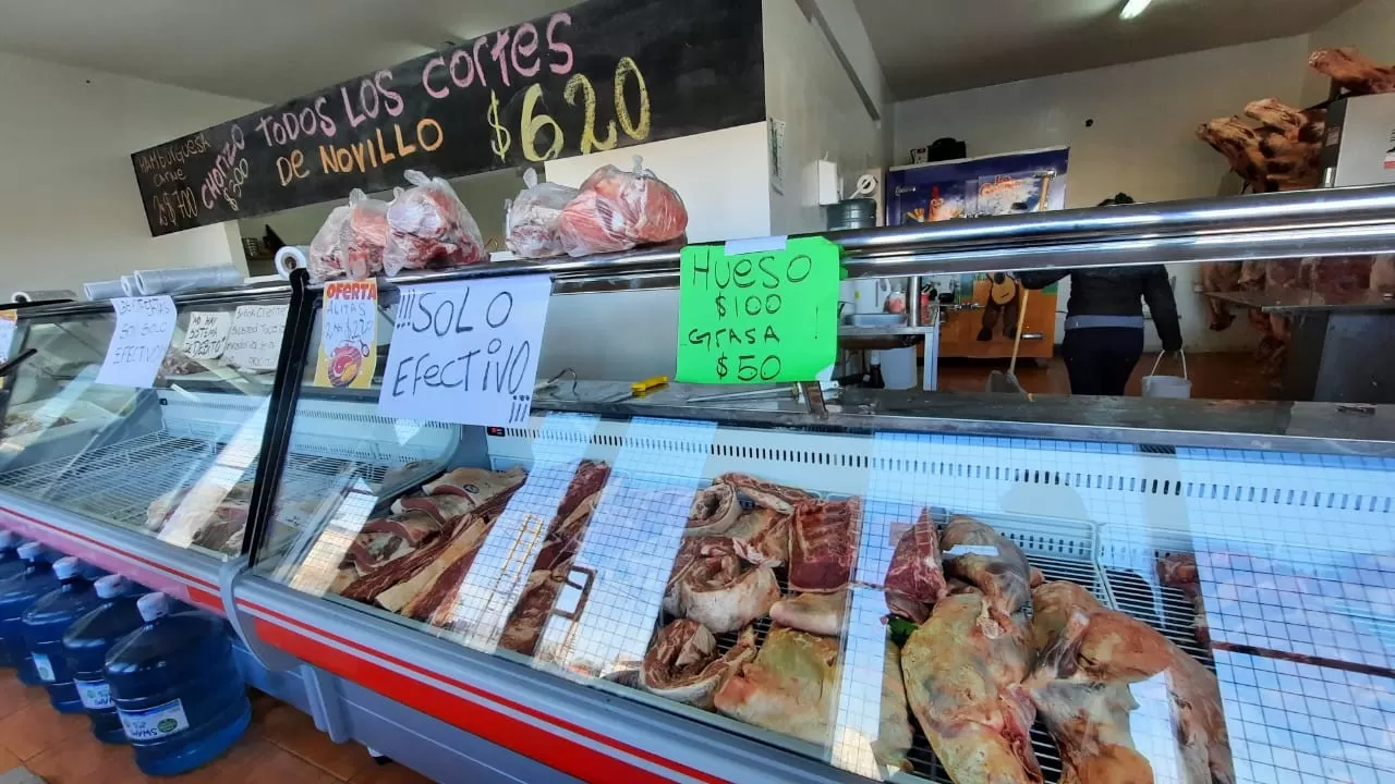 Una carnicería de Río Gallegos mantiene ofertas desde hace meses: casi todos los cortes a $600 Una carnicería de Río Gallegos mantiene ofertas desde hace meses: casi todos los cortes a $600