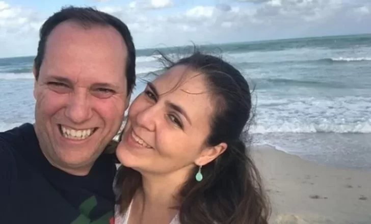 Famoso relator de fútbol se casó con su hermanastra