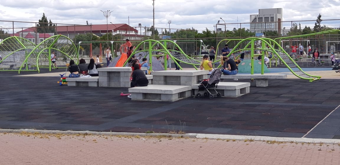 Fotos. Reabrió el parque “Pirincho” Roquel y los niños ya disfrutan de la tarde al aire libre Fotos. Reabrió el parque “Pirincho” Roquel y los niños ya disfrutan de la tarde al aire libre