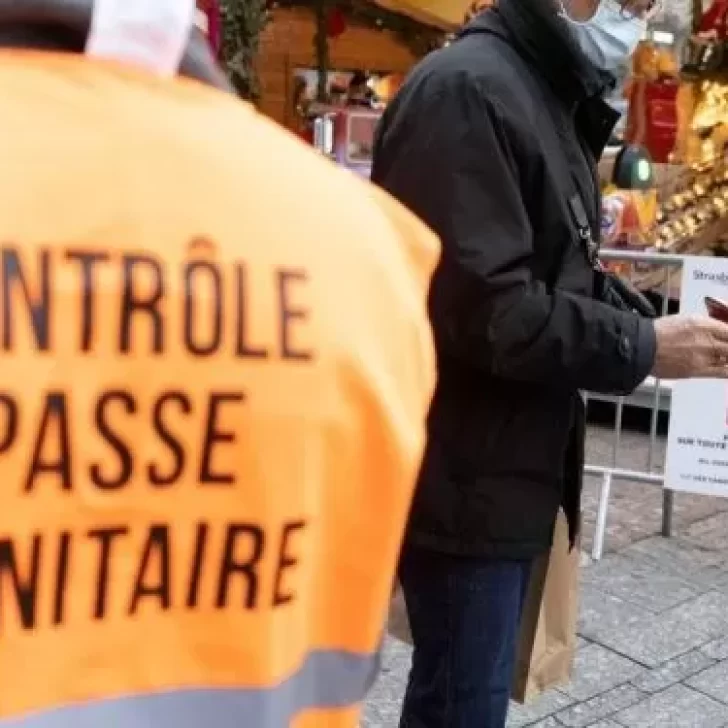 La policía francesa detectó 182.000 pases de salud falsos en medio de la quinta ola de coronavirus