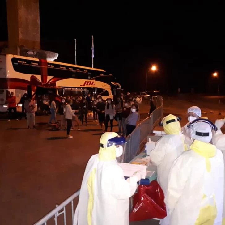 Paso de los Libres: pasajeros varados lograron cruzar la frontera Paso de los Libres: pasajeros varados lograron cruzar la frontera