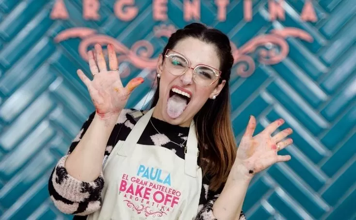 Quién es Paula, la pastelera de Bake Off a quien el programa “le salvó la vida” y que se declaró amante de las “tortas bizarras” Quién es Paula, la pastelera de Bake Off a quien el programa “le salvó la vida” y que se declaró amante de las “tortas bizarras”