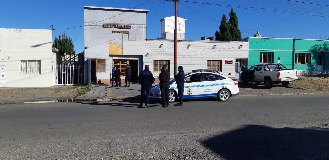 El encargado de un hospedaje de Río Gallegos recibió un disparo de escopeta en la rodilla