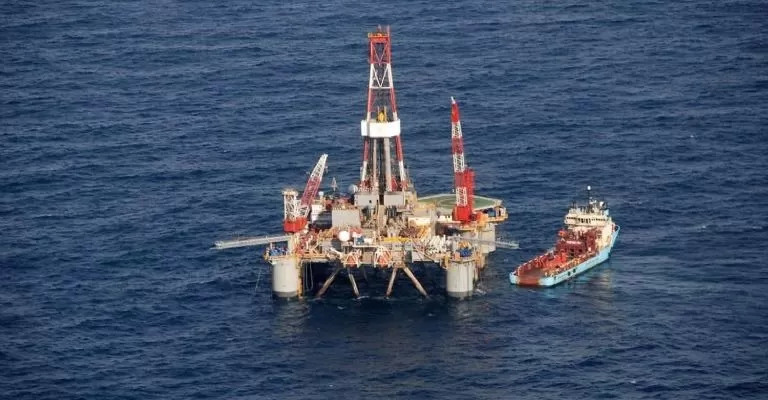 Precio del petróleo: el Brent se mantiene por encima de los 72 dólares