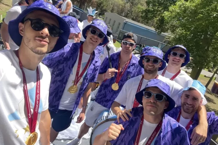 Furor por la camisa y el piluso de la Selección Argentina: dónde comprarlos y cuánto cuestan