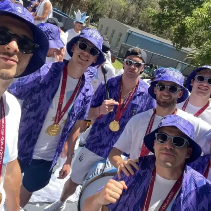 Furor por la camisa y el piluso de la Selección Argentina: dónde comprarlos y cuánto cuestan
