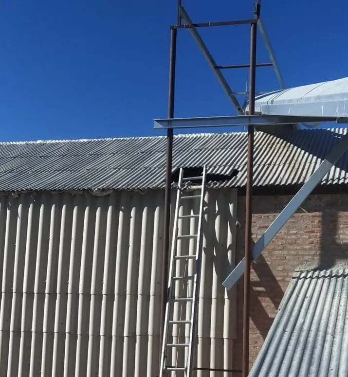 Murió el pintor que cayó desde el techo de un galpón