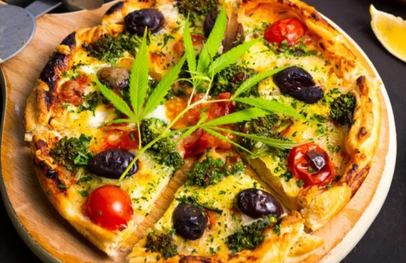 Especial sin jamón: una abuela visitó a su nieto preso y escondió marihuana en una pizza