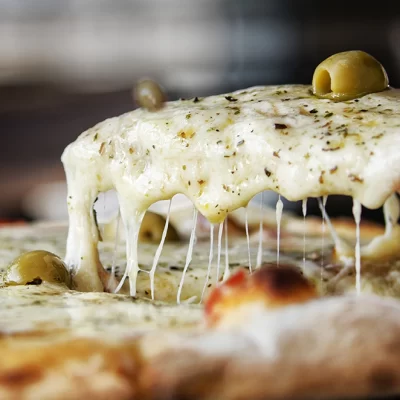Receta de pizza casera con solo 4 ingredientes, ideal para alentar a la Selección Argentina