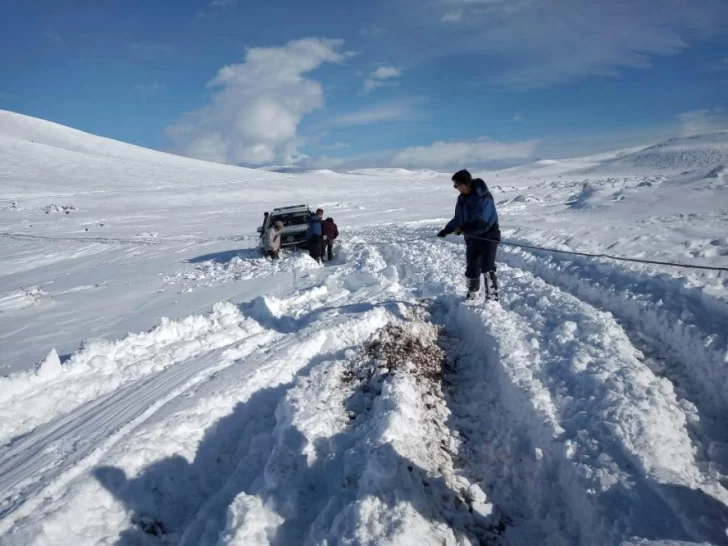 Nieve en Chubut: ya fueron rescatados 18 pobladores que estaban aislados