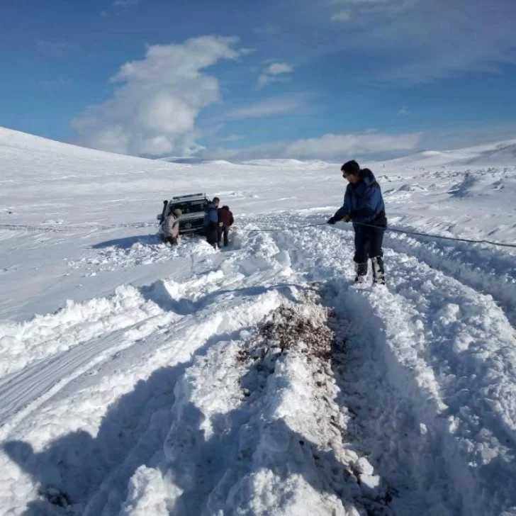 Nieve en Chubut: ya fueron rescatados 18 pobladores que estaban aislados