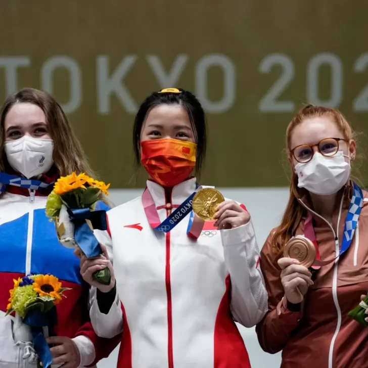 La china Qian Yang alcanzó en Tiro deportivo la primera medalla de oro en Tokio 2020 con récord olímpico