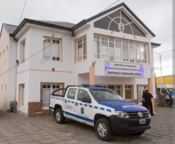 Su hijo de 5 años se ahogaba con un caramelo y una policía le salvó la vida