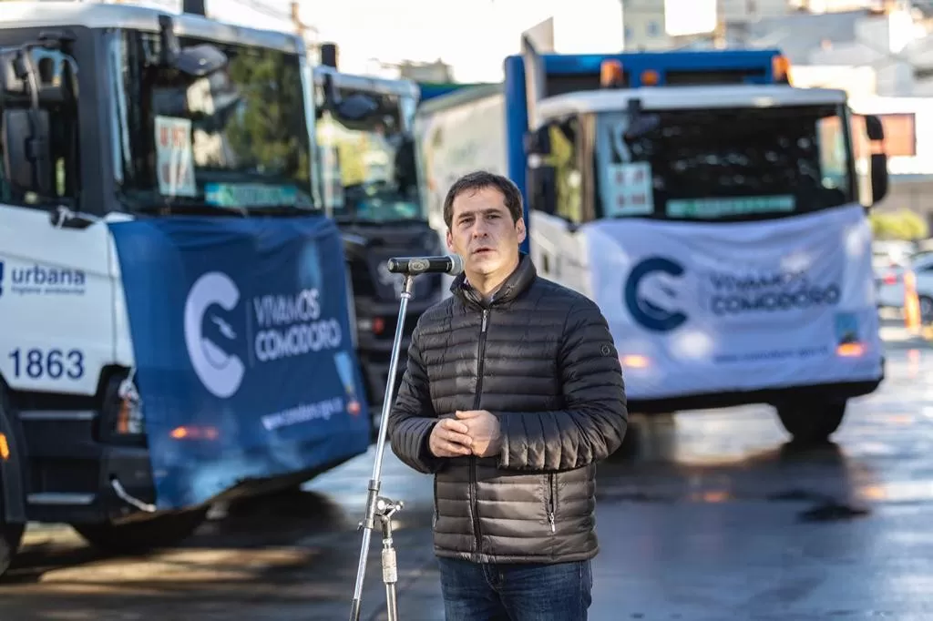 Juan Pablo Luque presentó 9 camiones 0 Km. para la recolección de residuos y el primer punto verde Juan Pablo Luque presentó 9 camiones 0 Km. para la recolección de residuos y el primer punto verde