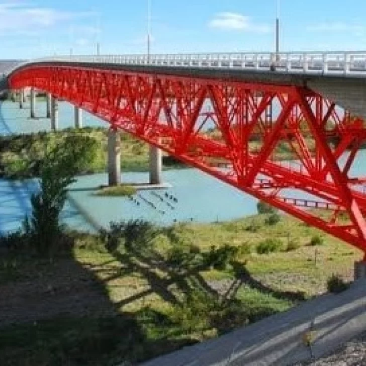 Vialidad informó sobre circulación a media calzada en el puente del río Santa Cruz