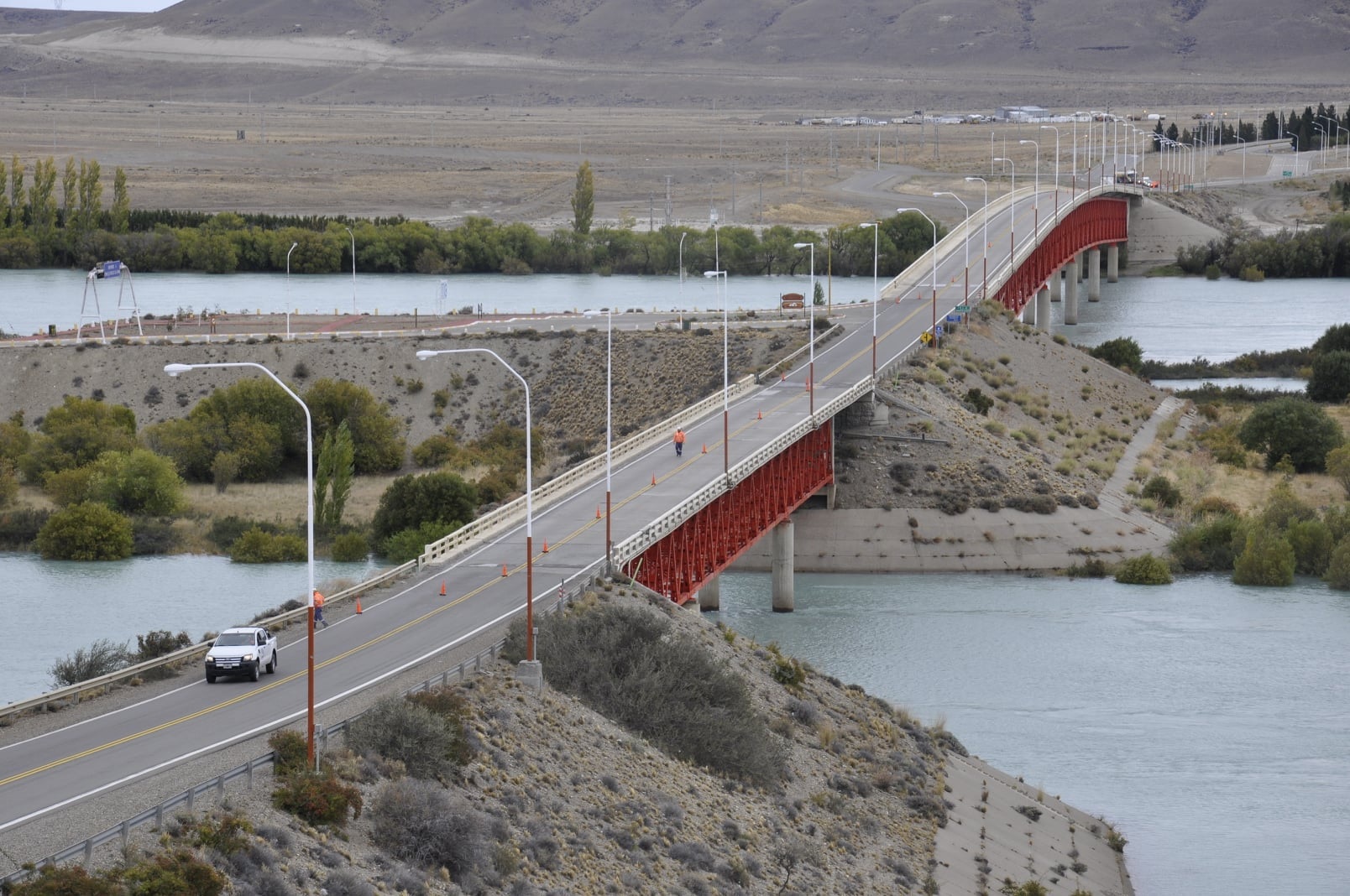 Habilitan el tránsito en el puente sobre el río Santa Cruz