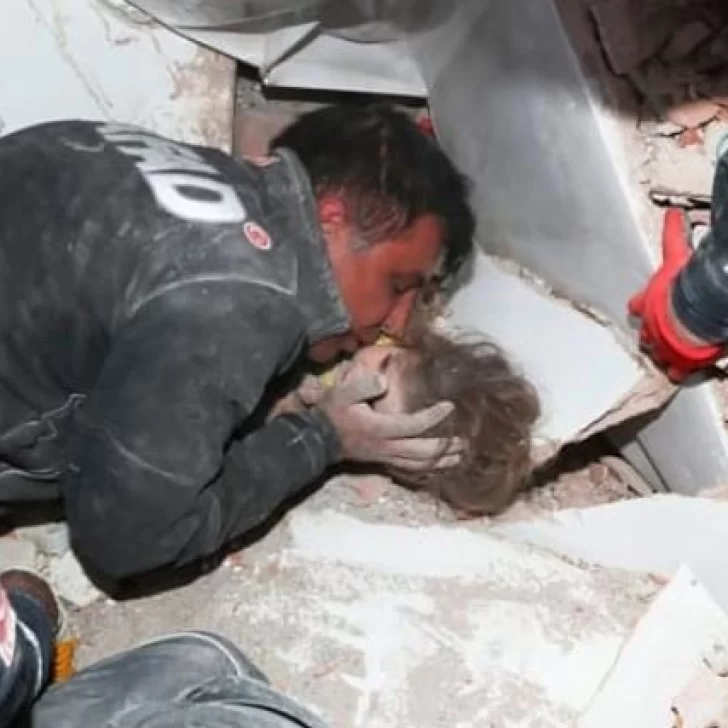 Video. Milagro: rescatan de los escombros a nena de 3 años con vida, a cuatro días del fuerte sismo en Turquía