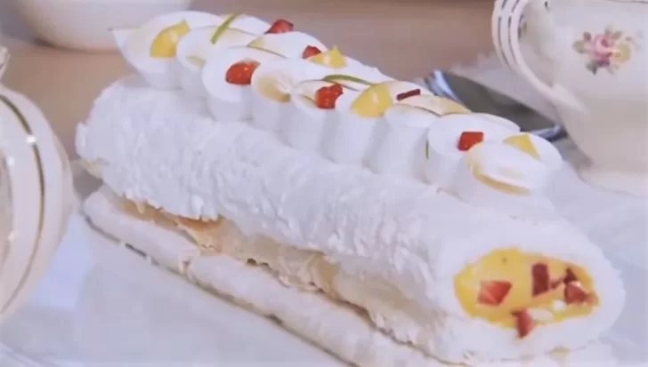 La receta del arrollado de merengue de Dolli Irigoyen que cocinaron en Bake Off