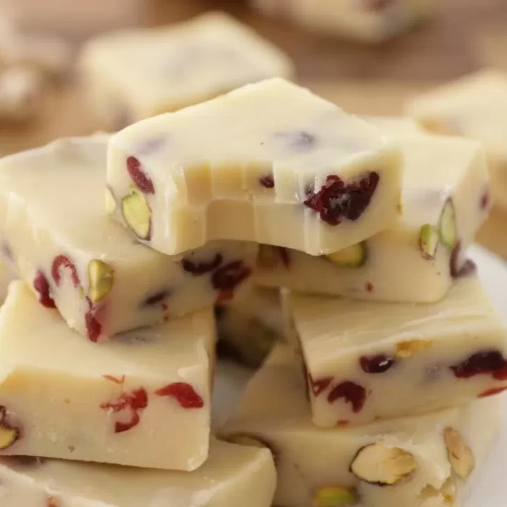Receta de turrón con chocolate blanco y pistacho para disfrutar en Navidad y Año Nuevo