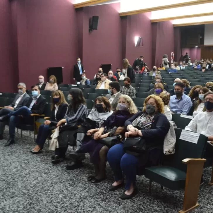 Fotos y videos. Así quedó reinaugurado el teatro y la capilla del Obispado por los 60 años de la Diócesis de Río Gallegos