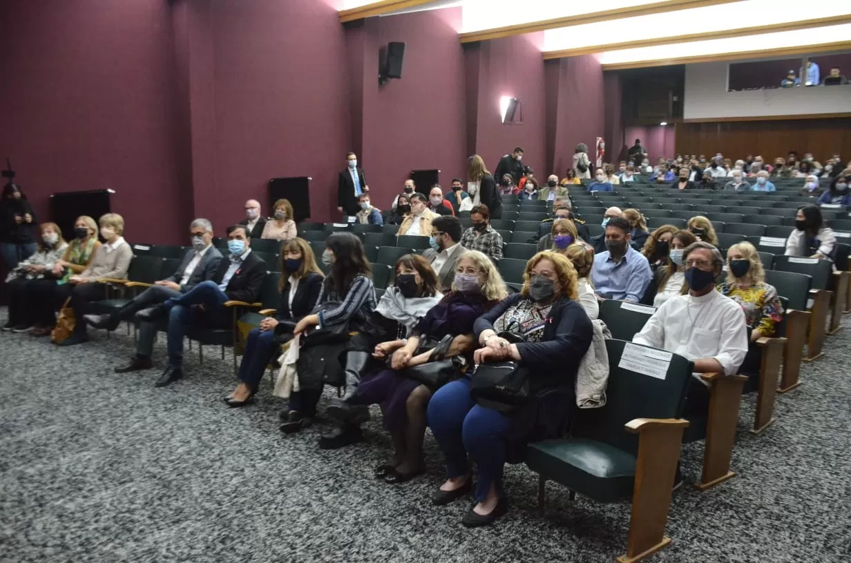 Fotos y videos. Así quedó reinaugurado el teatro y la capilla del Obispado por los 60 años de la Diócesis de Río Gallegos