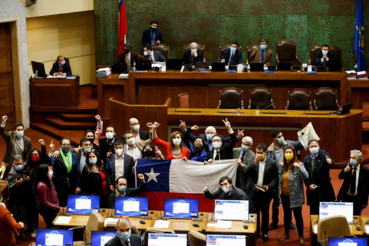 Chile: el Congreso convirtió en ley un proyecto de retiro del 10% de los fondos de pensiones