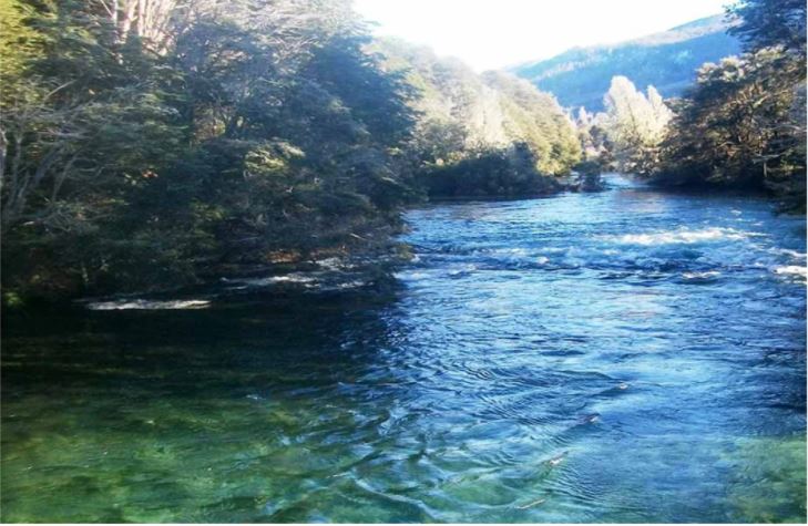 Turista de Neuquén cayó al río cuando pescaba con su nieto y murió ahogado