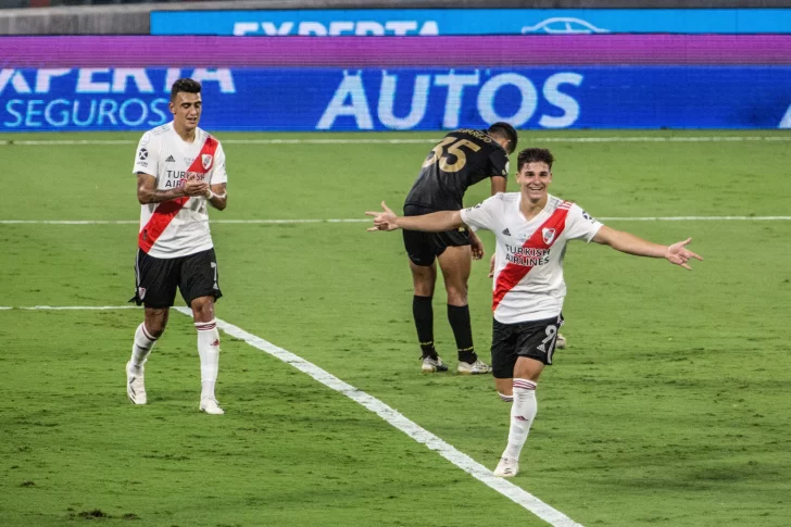 Videos. River Plate goleó a Racing por 5 a 0 y es el campeón de la SuperCopa