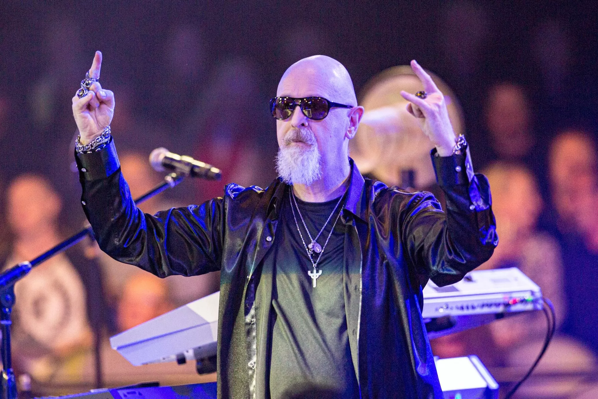 Rob Halford, cantante de Judas Priest, reveló que intentó suicidarse por tener que ocultar su homosexualidad Rob Halford, cantante de Judas Priest, reveló que intentó suicidarse por tener que ocultar su homosexualidad