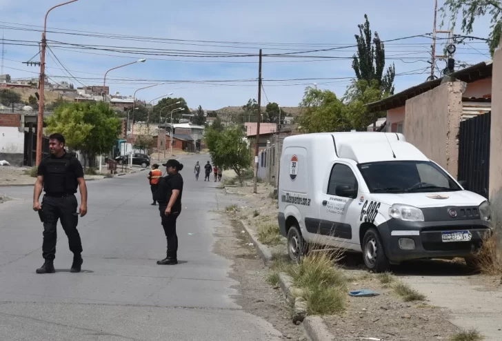 Robaron un vehículo de Correo Argentino y en la huida chocaron contra un patrullero: hay un detenido